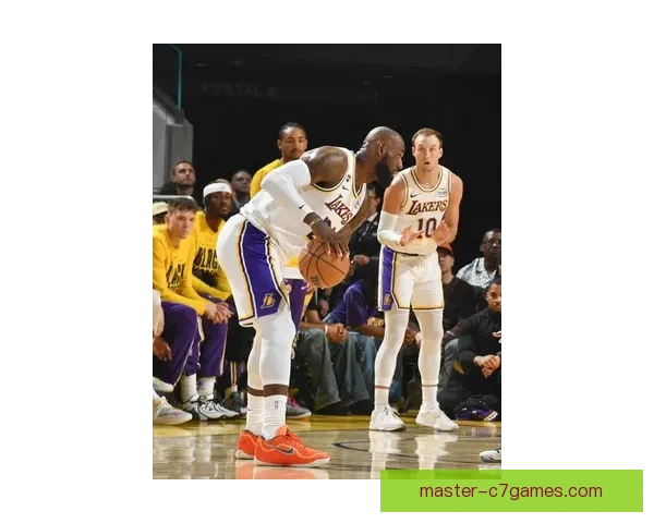 詹姆斯爆发砍下三双率湖人逆转勇士焦点对决引发西部格局震荡升温