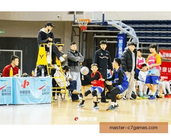 篮球赛季迎来高潮对决，全明星球员上演精彩对抗秀