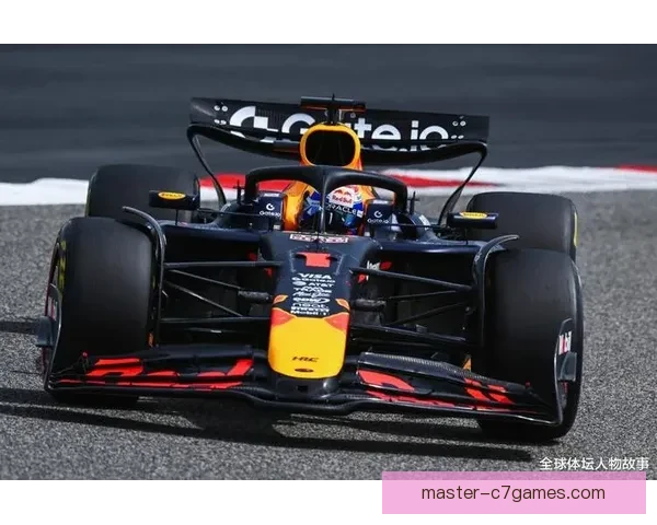 F1赛季最新动态：红牛队与梅赛德斯的激烈竞争将如何影响冠军争夺战