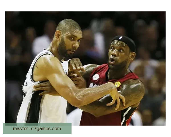 NBA季后赛激战正酣，勒布朗詹姆斯与库里对决引发球迷热议